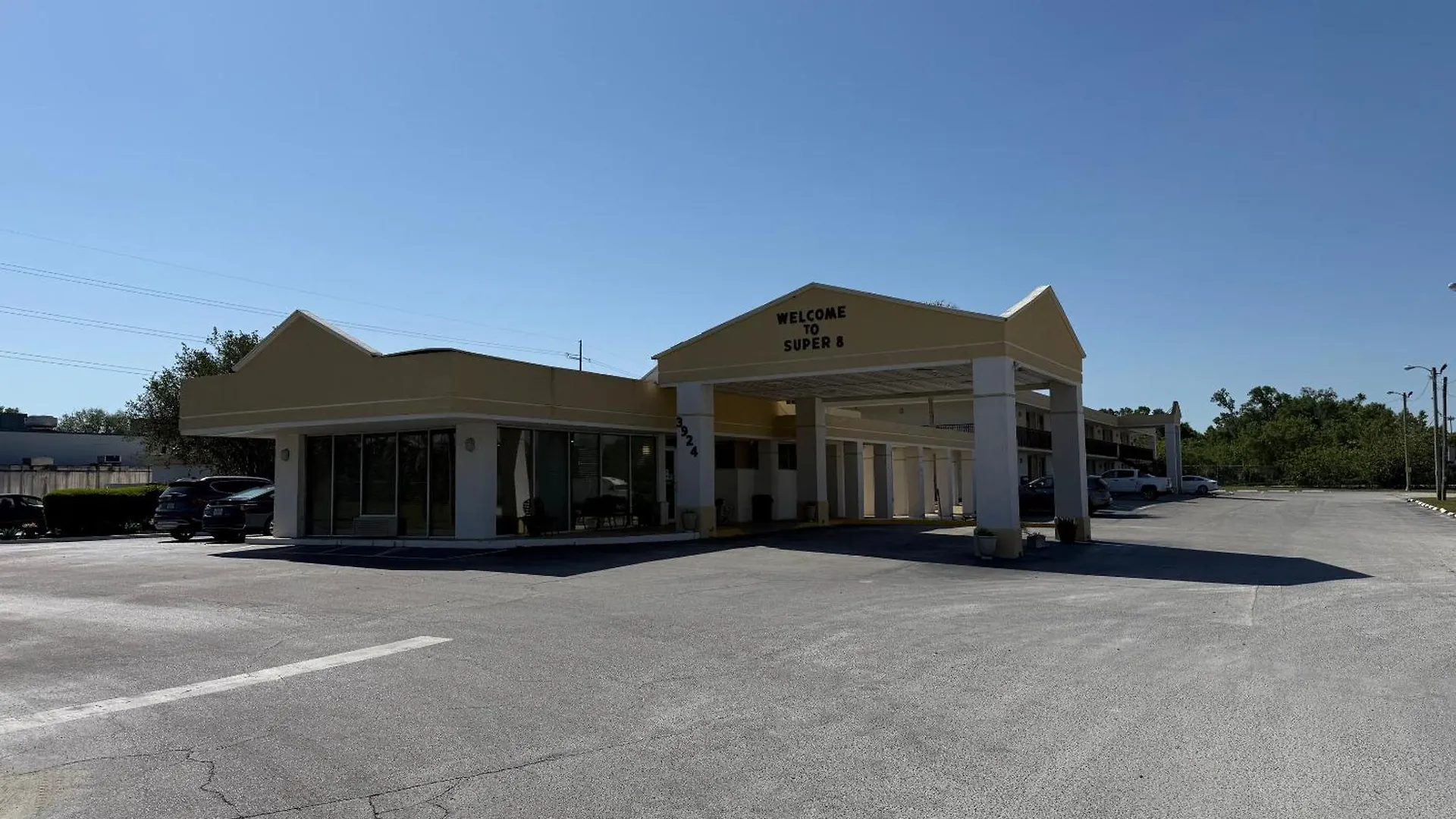 Staying Near Tuscawilla Park: 6 Three-Star Hotels Compared