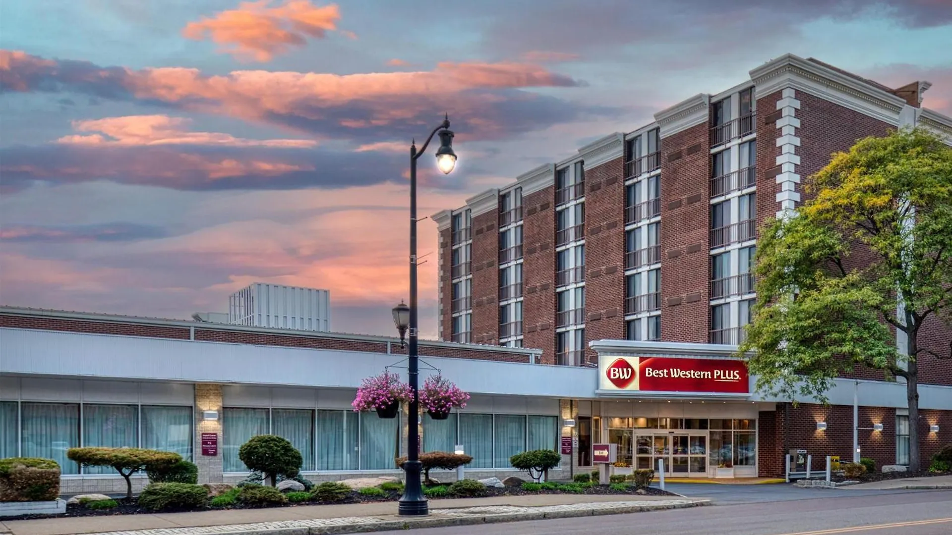 Staying Near Mohegan Sun Pocono Downs: 4 Three-Star Hotels Compared