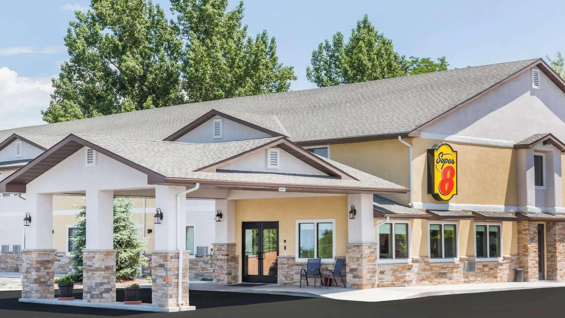 5 Affordable 2-Star Hotels Near Montrose Botanic Gardens