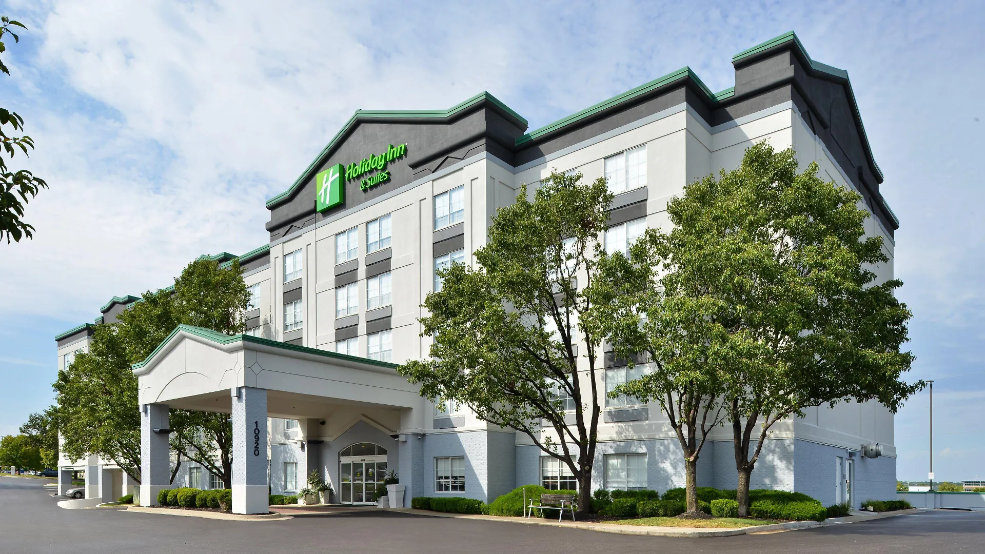 8 Business Hotels Near American Girl Kansas City Worth Booking