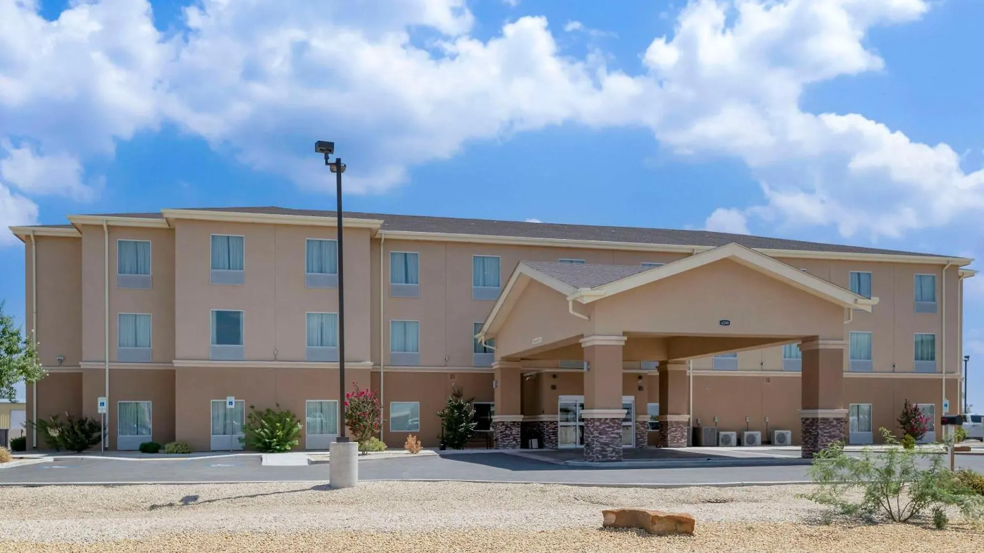 6 Smart 2-Star Hotels Near National Park Svc Worth Booking