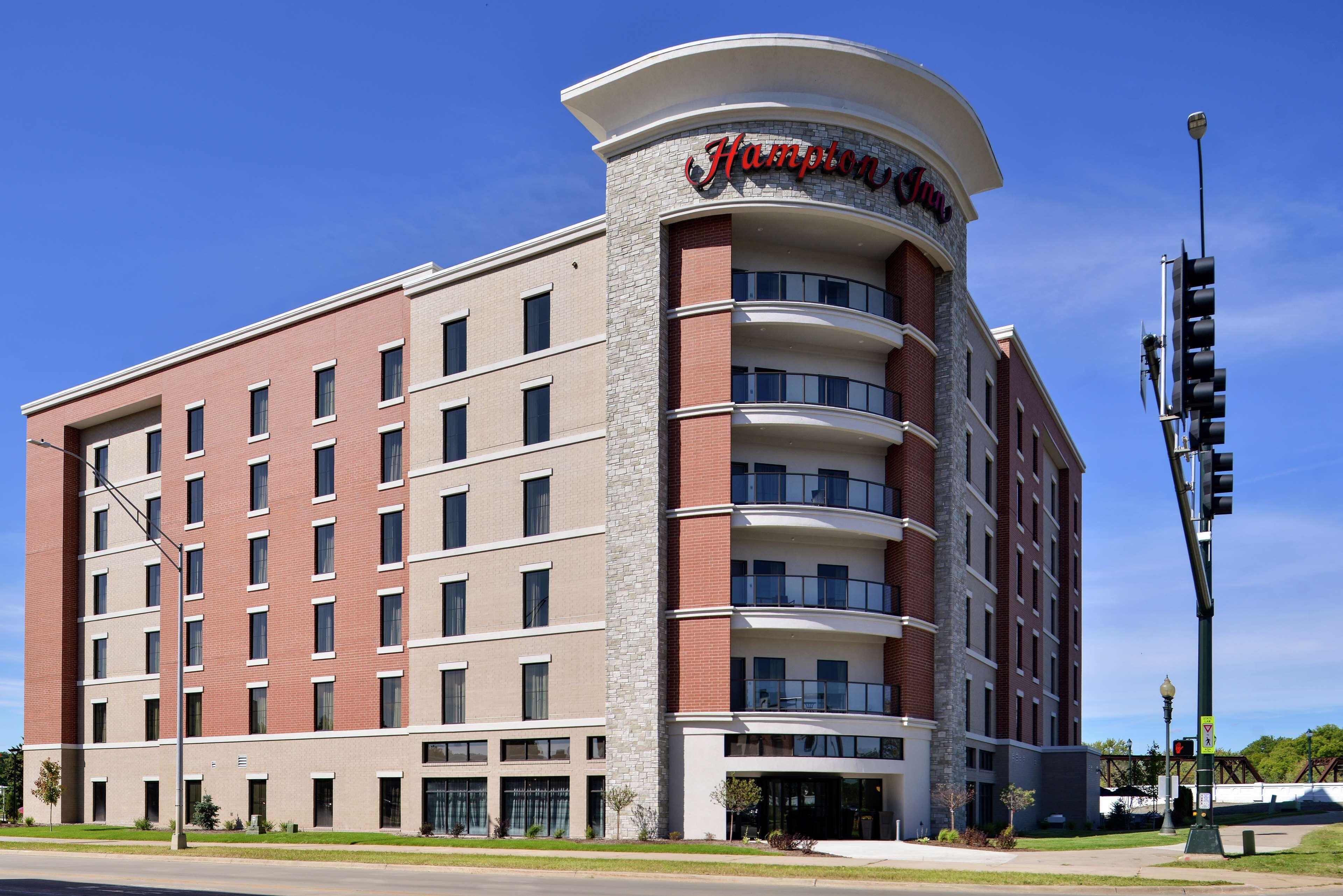 Staying Near Hope Martin Memorial Park: 6 Mid-Range Hotels Compared