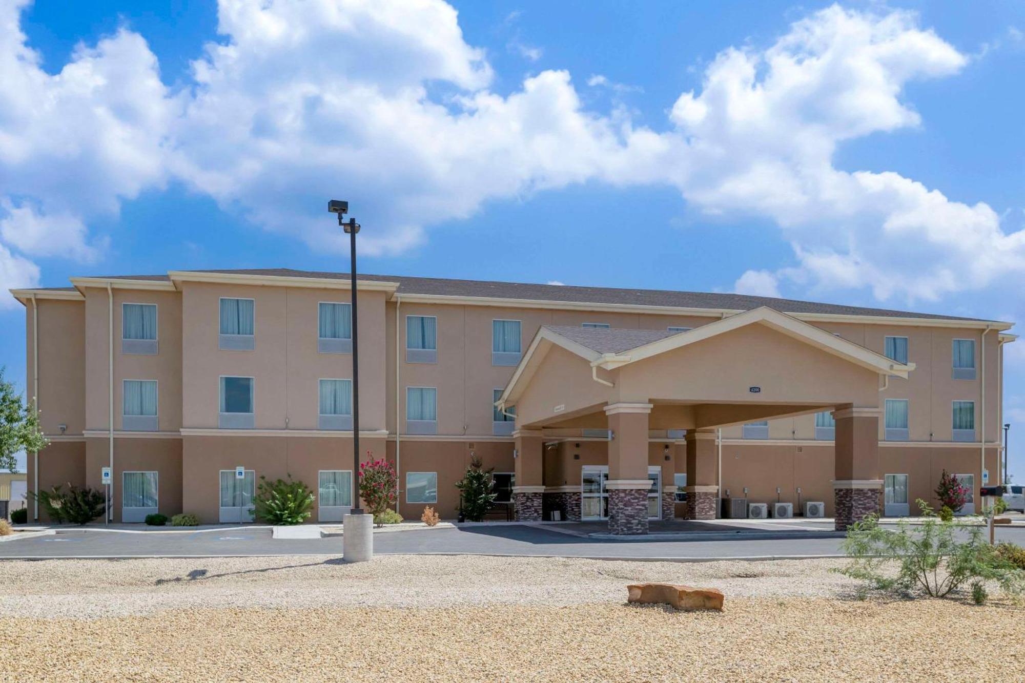 6 Smart 2-Star Hotels Near National Park Svc Worth Booking